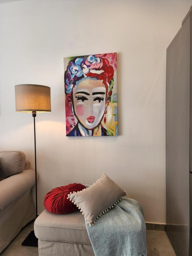 Frida'S Cozy Two Bedroom Apt Larnaca Exterior photo