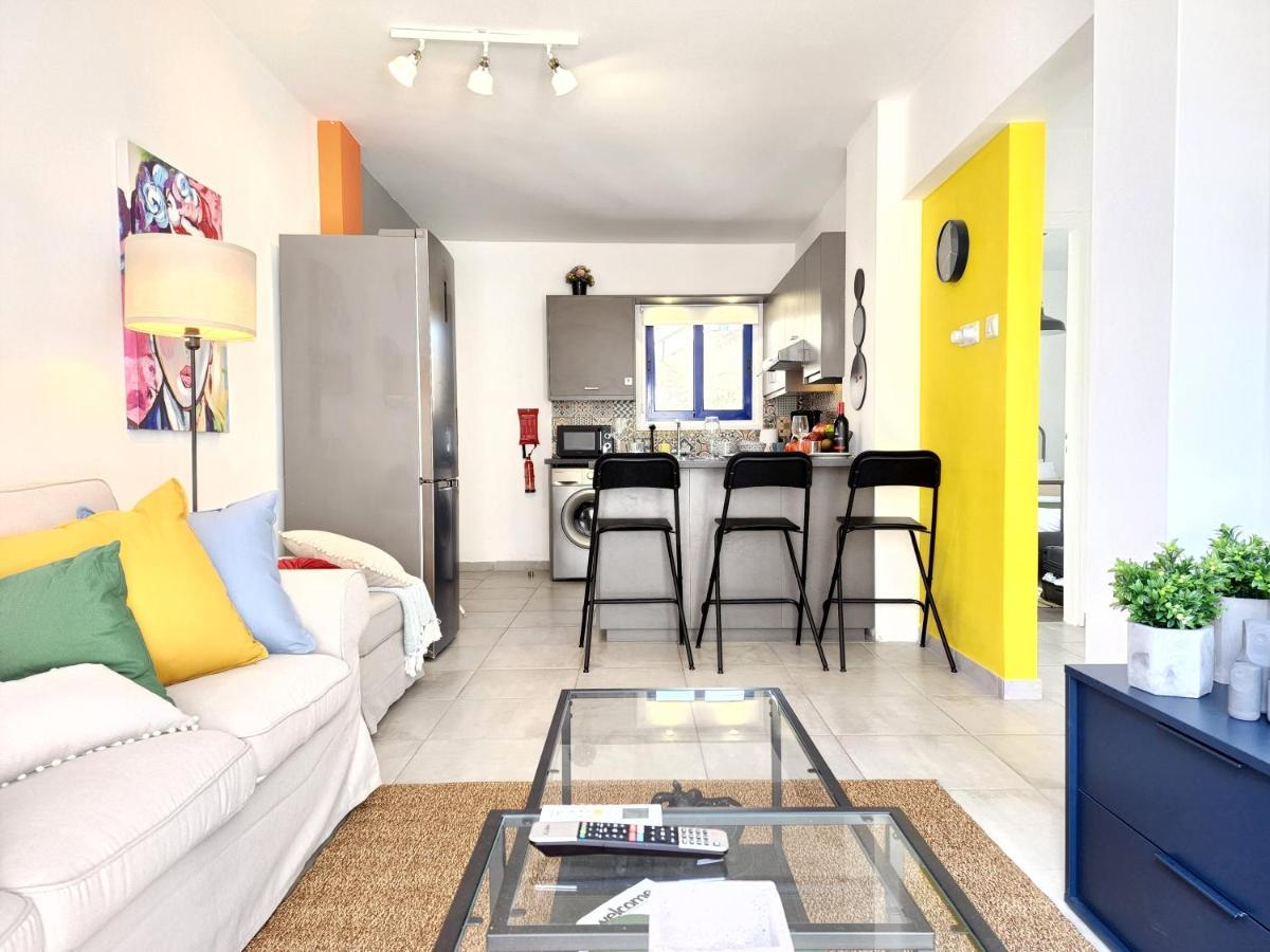 Frida'S Cozy Two Bedroom Apt Larnaca Exterior photo
