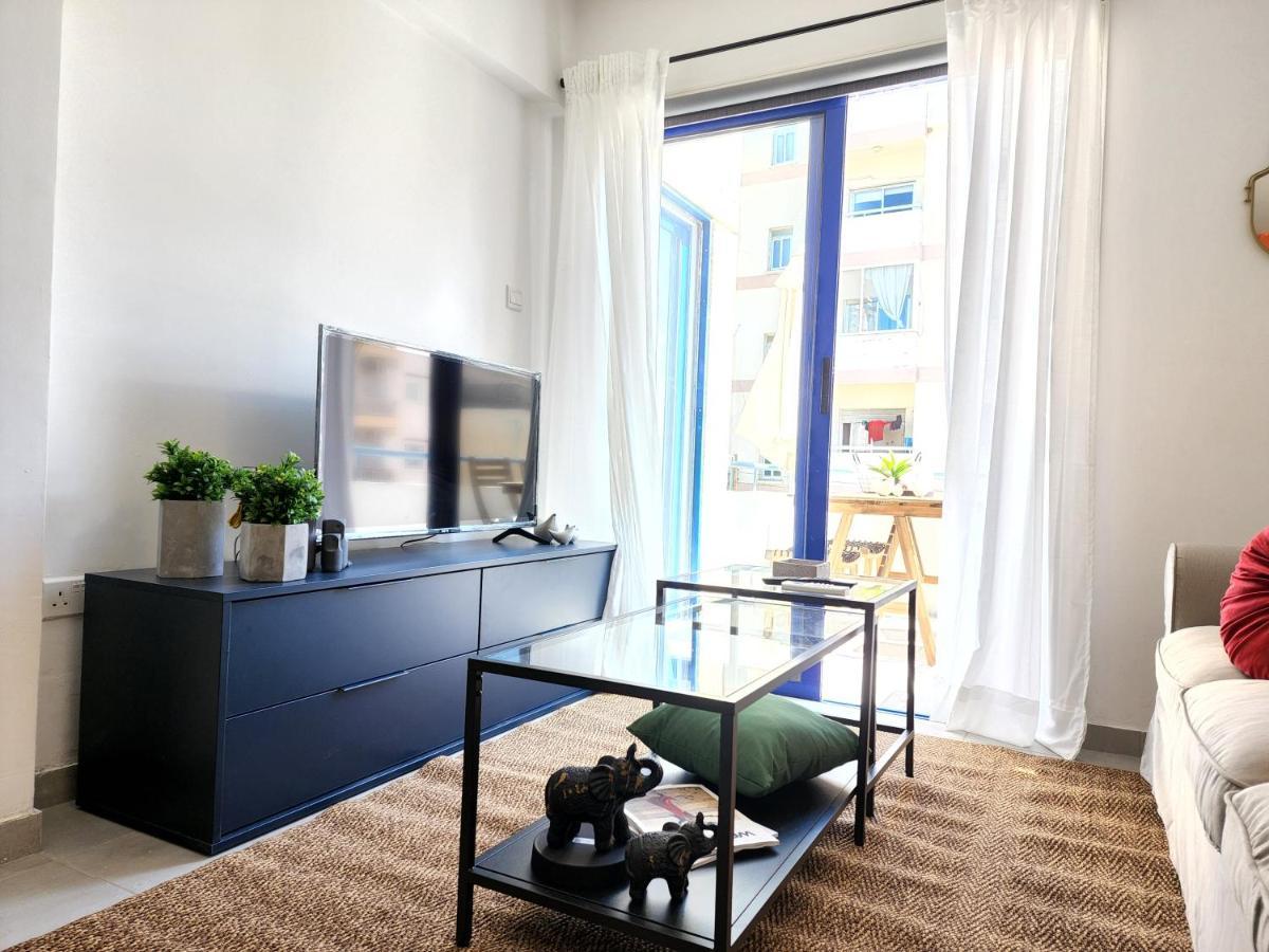 Frida'S Cozy Two Bedroom Apt Larnaca Exterior photo