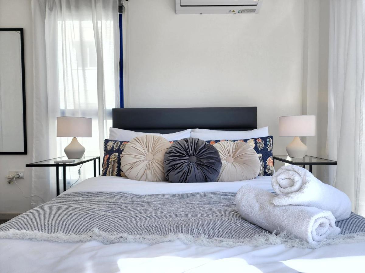 Frida'S Cozy Two Bedroom Apt Larnaca Exterior photo